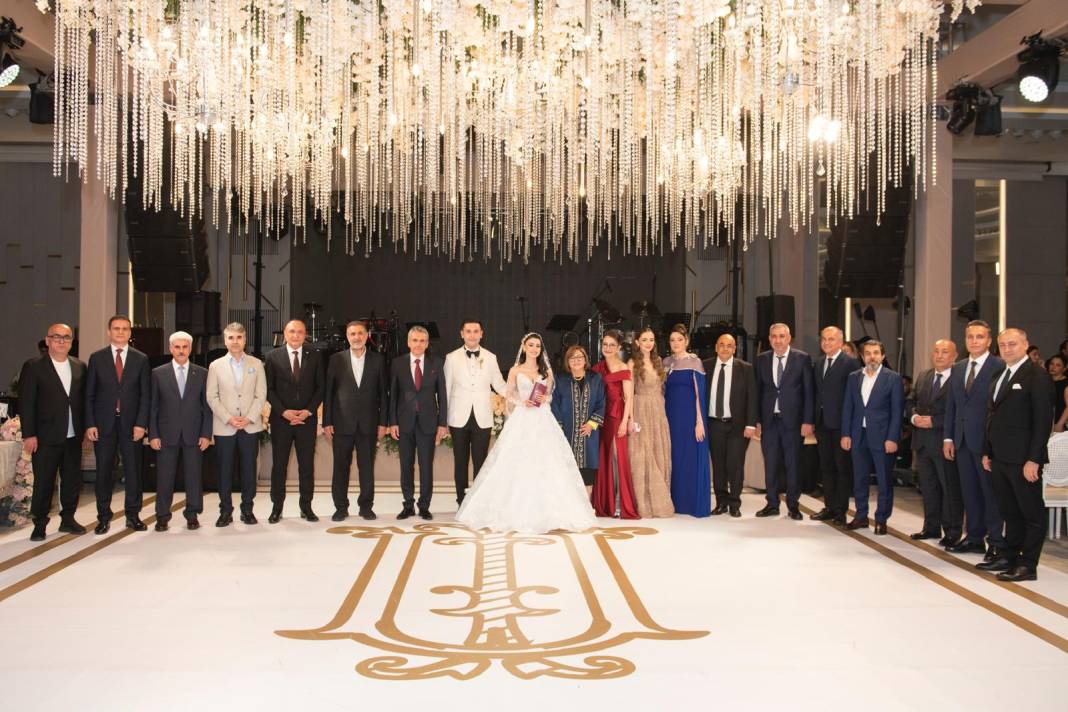 Gaziantep Ve Türkiye Magazini Bu Düğünü Konuşuyor! Uğurlu Ailesi'nden Işın Karaca'lı Muhteşem Düğün 4